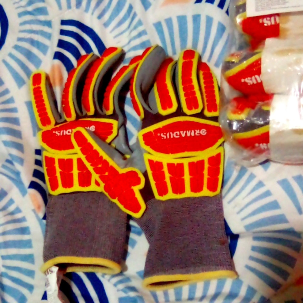 Ormadus gloves